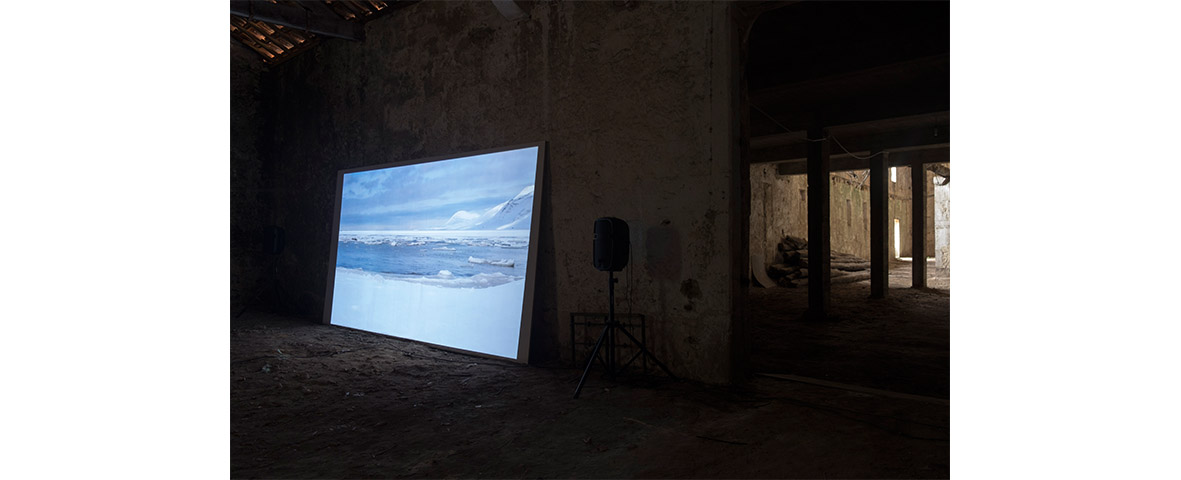 Não é ainda o mar, curadoria de / Curated by Óscar Faria